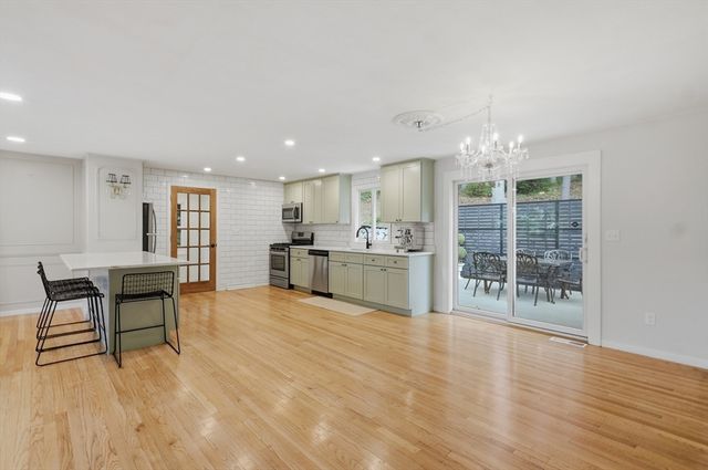 334 Rogers St, Lowell, MA 01852