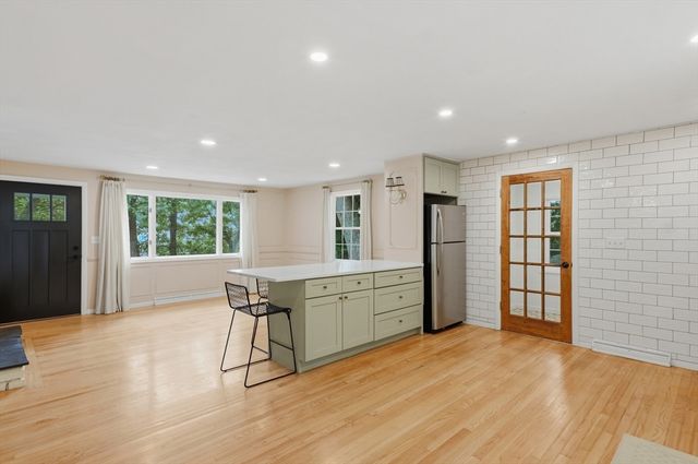 334 Rogers St, Lowell, MA 01852