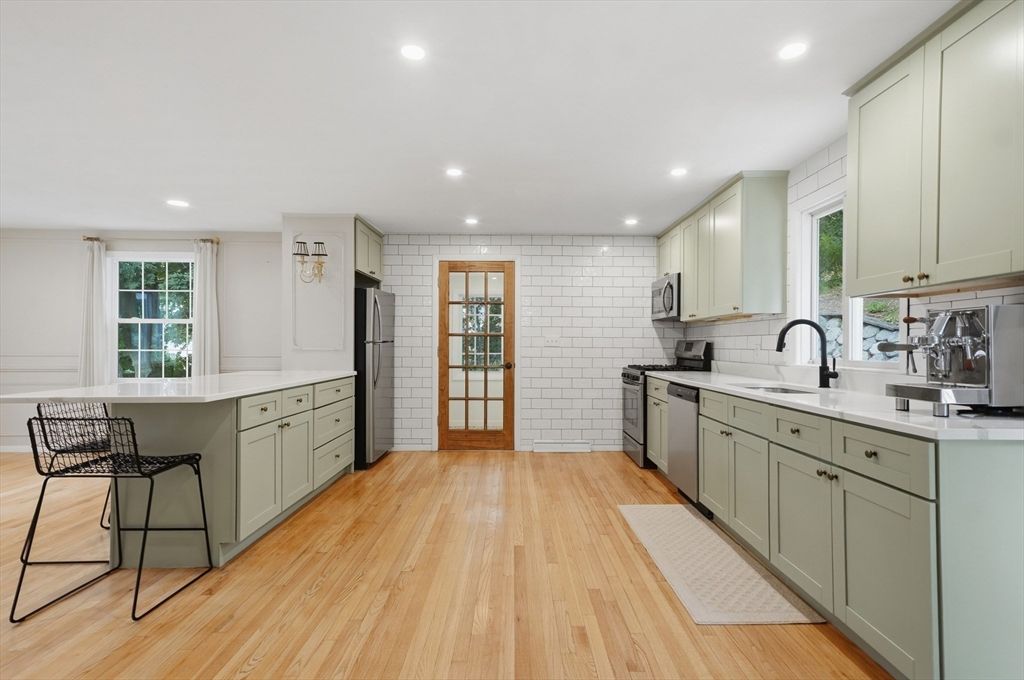 334 Rogers St, Lowell, MA 01852
