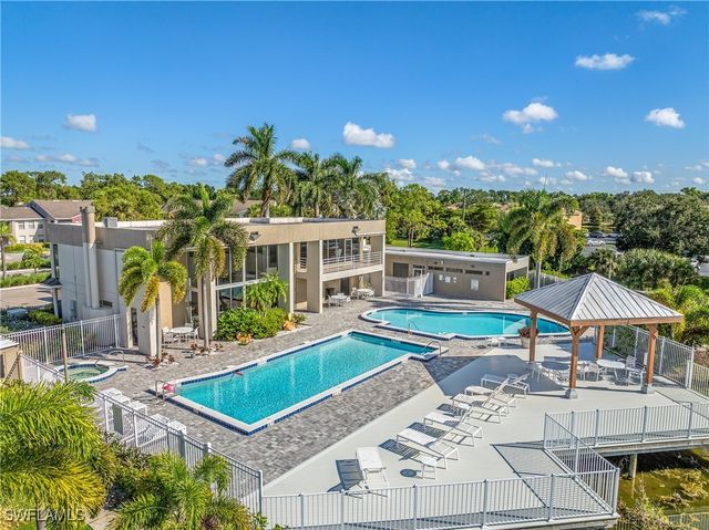 153 Santa Clara DR 15, Naples, FL 34104
