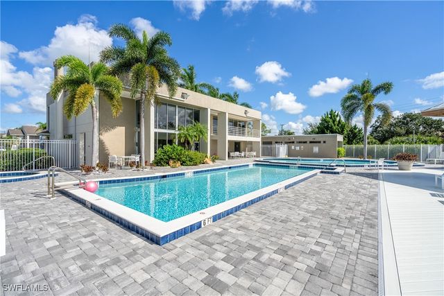 153 Santa Clara DR 15, Naples, FL 34104