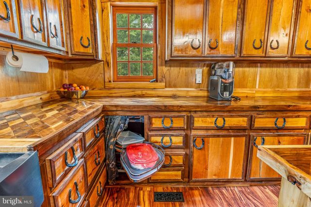 1305 WHISPERING PINES RD, Slanesville, WV 25444