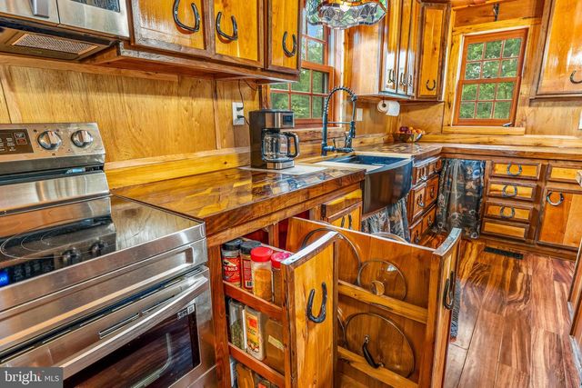 1305 WHISPERING PINES RD, Slanesville, WV 25444