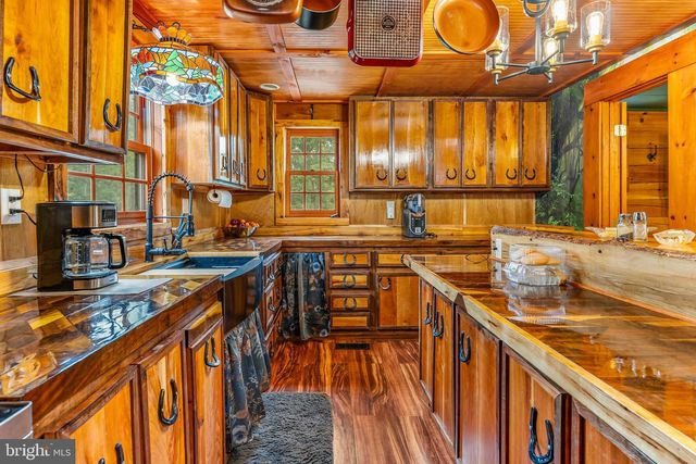 1305 WHISPERING PINES RD, Slanesville, WV 25444