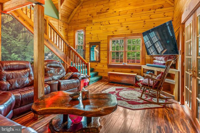 1305 WHISPERING PINES RD, Slanesville, WV 25444