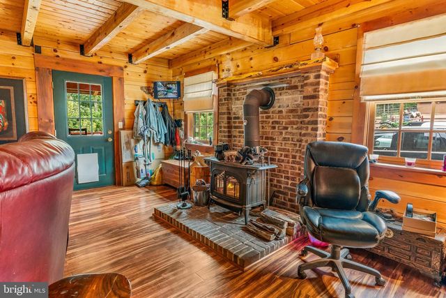 1305 WHISPERING PINES RD, Slanesville, WV 25444