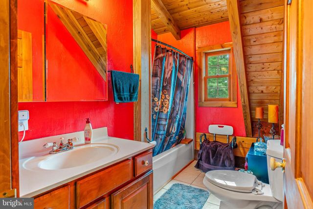 1305 WHISPERING PINES RD, Slanesville, WV 25444