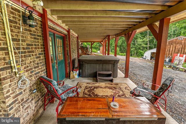 1305 WHISPERING PINES RD, Slanesville, WV 25444