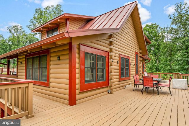 1305 WHISPERING PINES RD, Slanesville, WV 25444