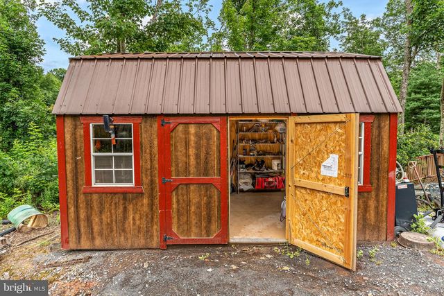 1305 WHISPERING PINES RD, Slanesville, WV 25444