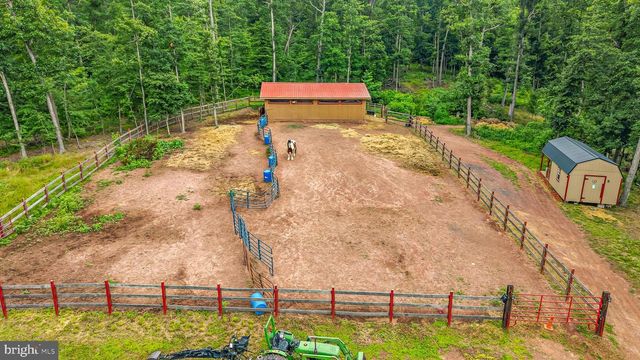 1305 WHISPERING PINES RD, Slanesville, WV 25444