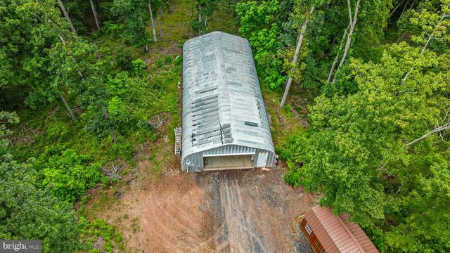 1305 WHISPERING PINES RD, Slanesville, WV 25444