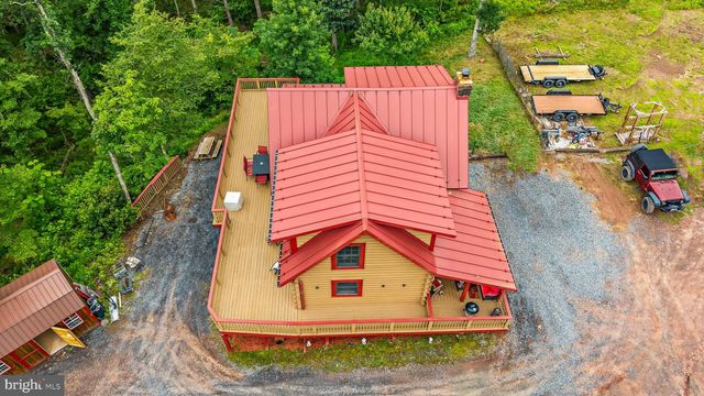 1305 WHISPERING PINES RD, Slanesville, WV 25444