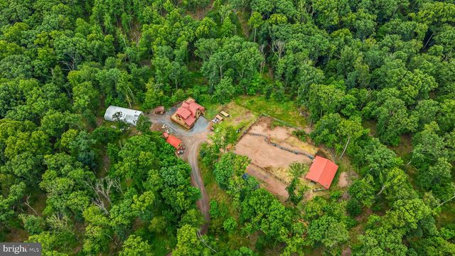 1305 WHISPERING PINES RD, Slanesville, WV 25444
