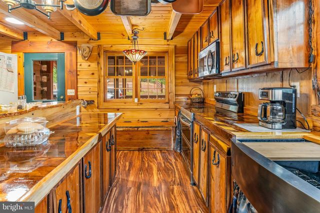 1305 WHISPERING PINES RD, Slanesville, WV 25444