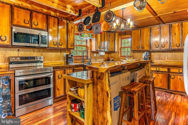 1305 WHISPERING PINES RD, Slanesville, WV 25444