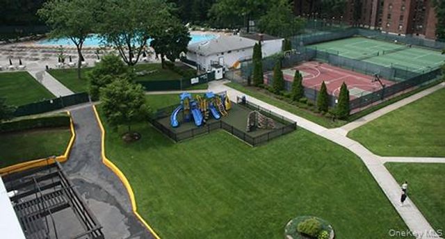 73-11 Bell Blvd 5D, Bayside, NY 11364