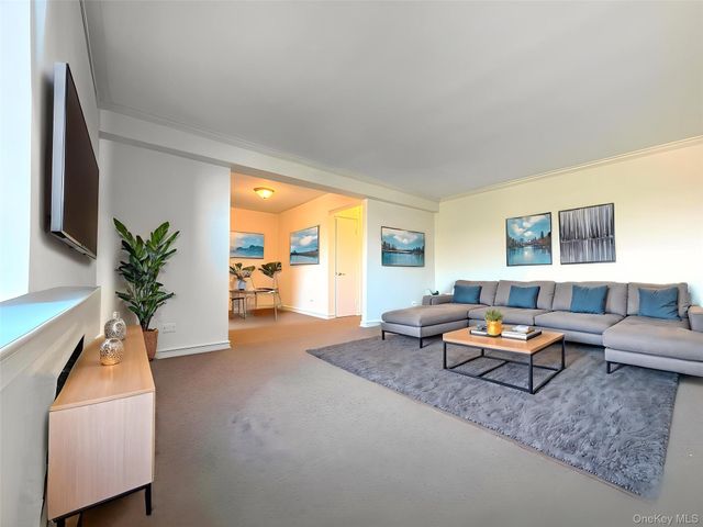 73-11 Bell Blvd 5D, Bayside, NY 11364