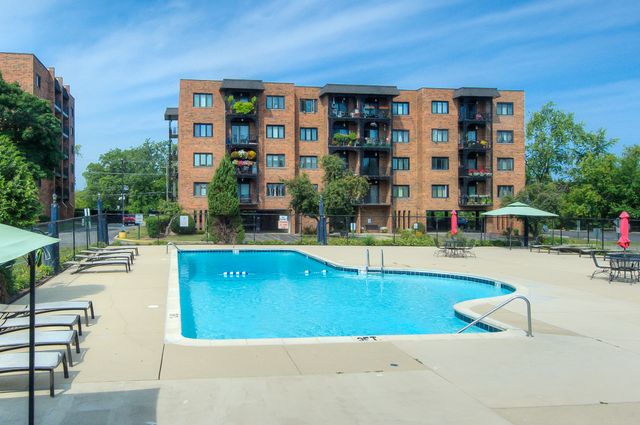 9396 Landings Lane 302, Des Plaines, IL 60016