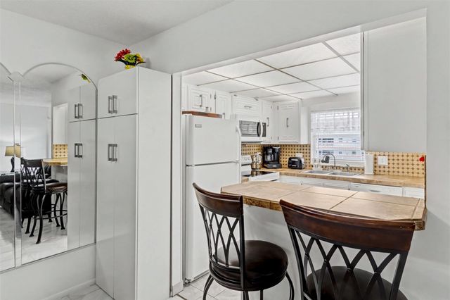 5300 Washington Street W414, Hollywood, FL 33021