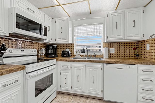 5300 Washington Street W414, Hollywood, FL 33021