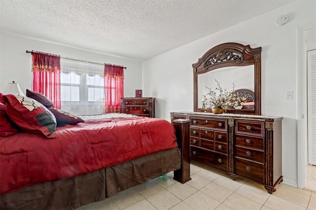 5300 Washington Street W414, Hollywood, FL 33021