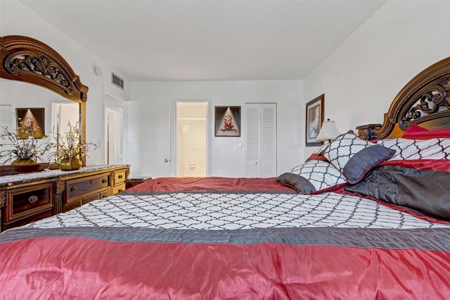 5300 Washington Street W414, Hollywood, FL 33021