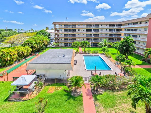 5300 Washington Street W414, Hollywood, FL 33021