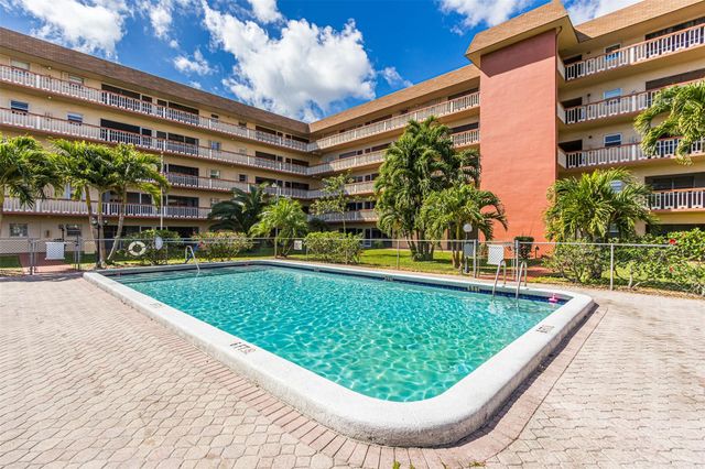 5300 Washington Street W414, Hollywood, FL 33021