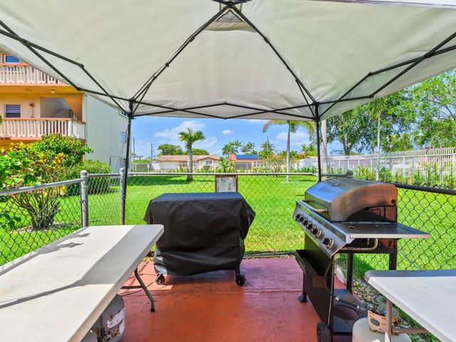 5300 Washington Street W414, Hollywood, FL 33021