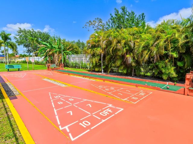 5300 Washington Street W414, Hollywood, FL 33021