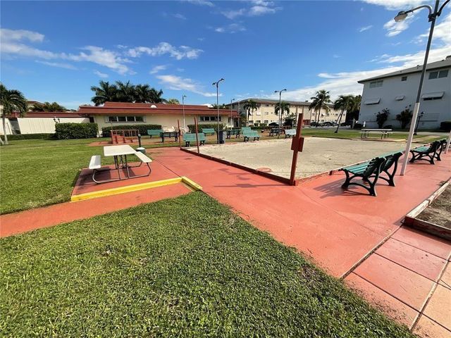 5300 Washington Street W414, Hollywood, FL 33021