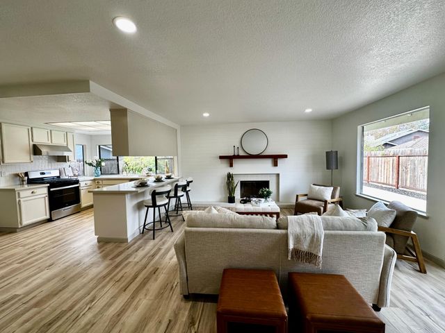 1905 Shell Ct, Modesto, CA 95356