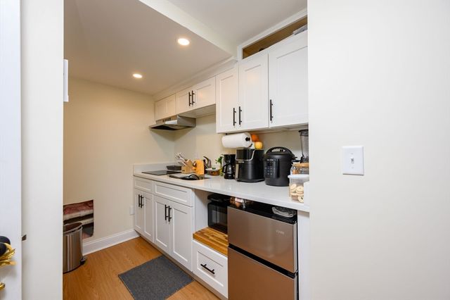 1065 Bedford St, Abington, MA 02351