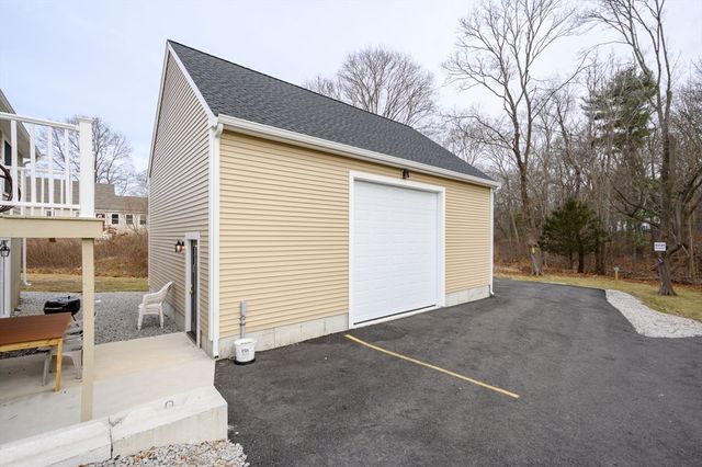 1065 Bedford St, Abington, MA 02351