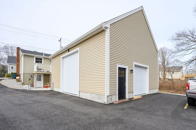 1065 Bedford St, Abington, MA 02351