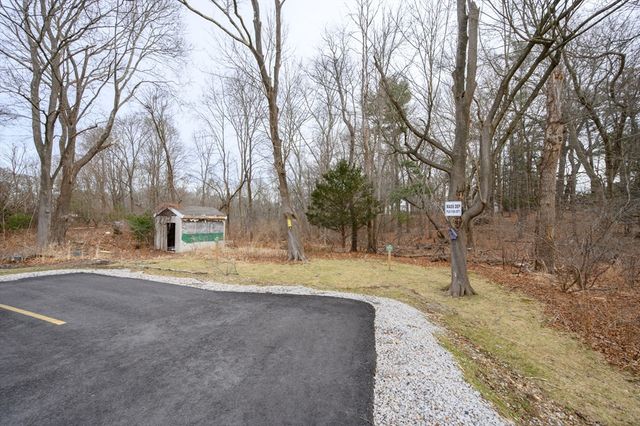 1065 Bedford St, Abington, MA 02351