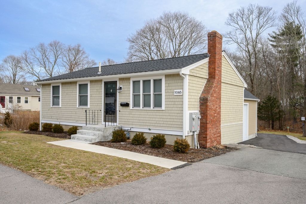 1065 Bedford St, Abington, MA 02351
