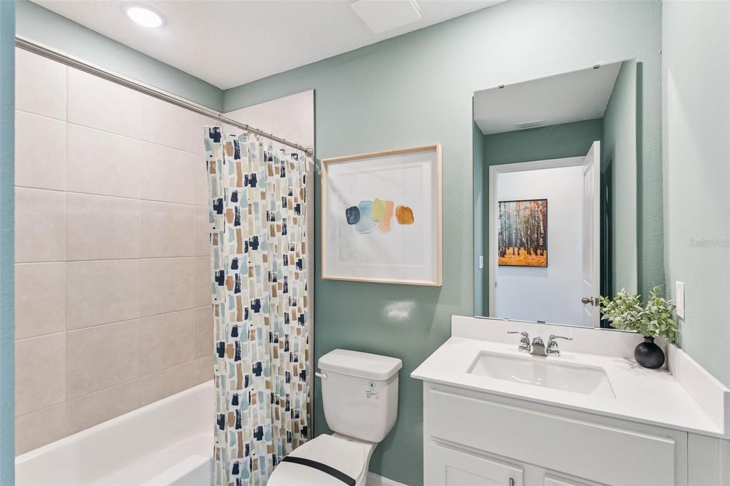 Image 11 of property listing at 650 CEDAR ELM COURT, Eustis, FL 32726