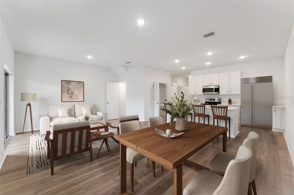 Image 4 of property listing at 650 CEDAR ELM COURT, Eustis, FL 32726