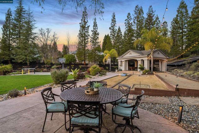 5411 Blackhawk Dr, Danville, CA 94506