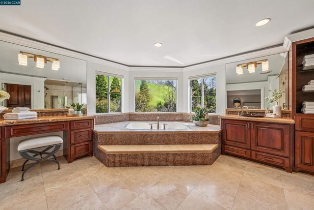 5411 Blackhawk Dr, Danville, CA 94506