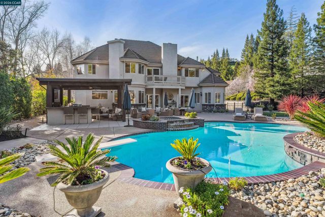 5411 Blackhawk Dr, Danville, CA 94506