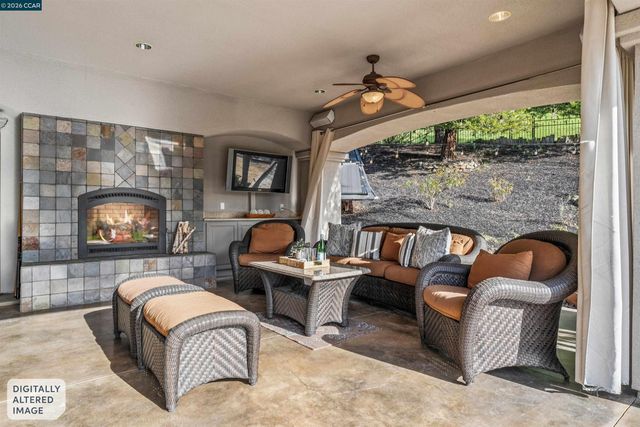 5411 Blackhawk Dr, Danville, CA 94506