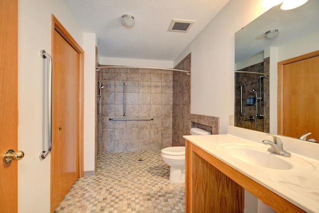 2768 87th Street E 13, Inver Grove Heights, MN 55076