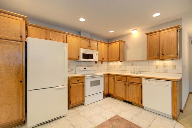 2768 87th Street E 13, Inver Grove Heights, MN 55076