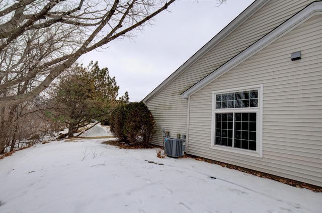 2768 87th Street E 13, Inver Grove Heights, MN 55076