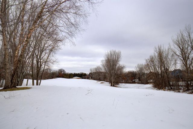 2768 87th Street E 13, Inver Grove Heights, MN 55076