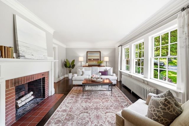 43 Hayes Ave, Lexington, MA 02420