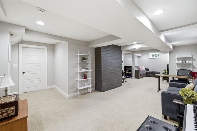 43 Hayes Ave, Lexington, MA 02420